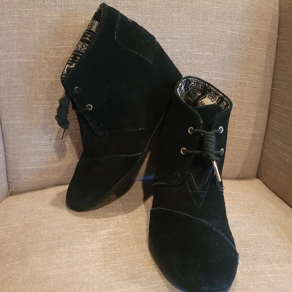 TOMS Womens Desert Wedge Black Suede Wedge Lace-Up Ankle Bootie Mid Heel Boot✨️9